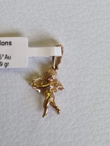 Gold pendant