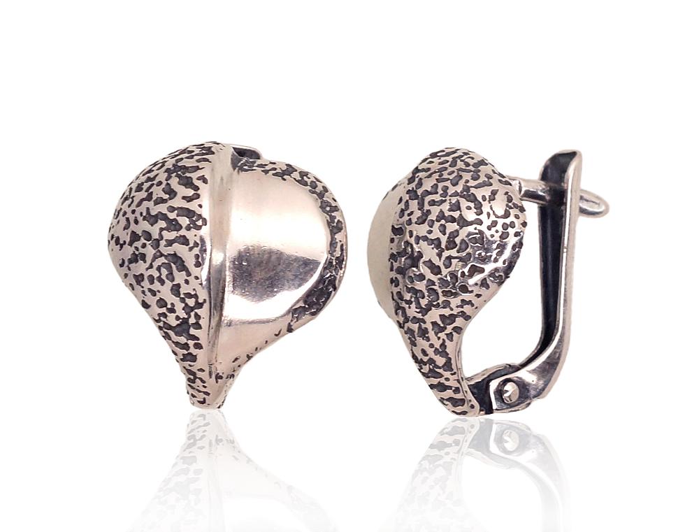 Silver earrings with 'english' lock