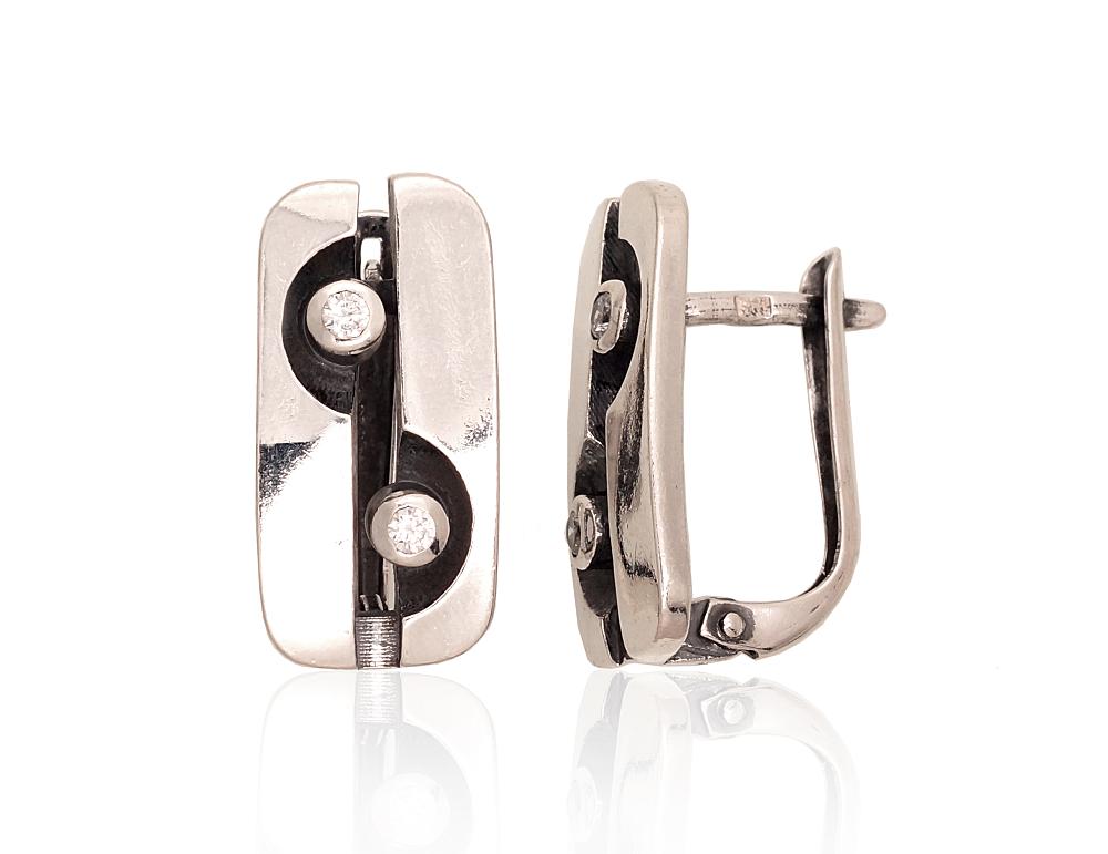 Silver earrings with 'english' lock