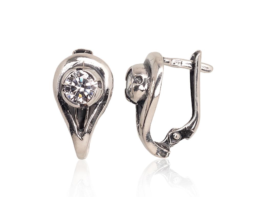 Silver earrings with 'english' lock
