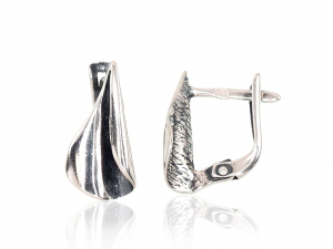 Silver earrings with 'english' lock