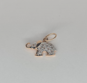 Gold pendant with phianite
