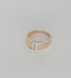 Gold ring with phianites