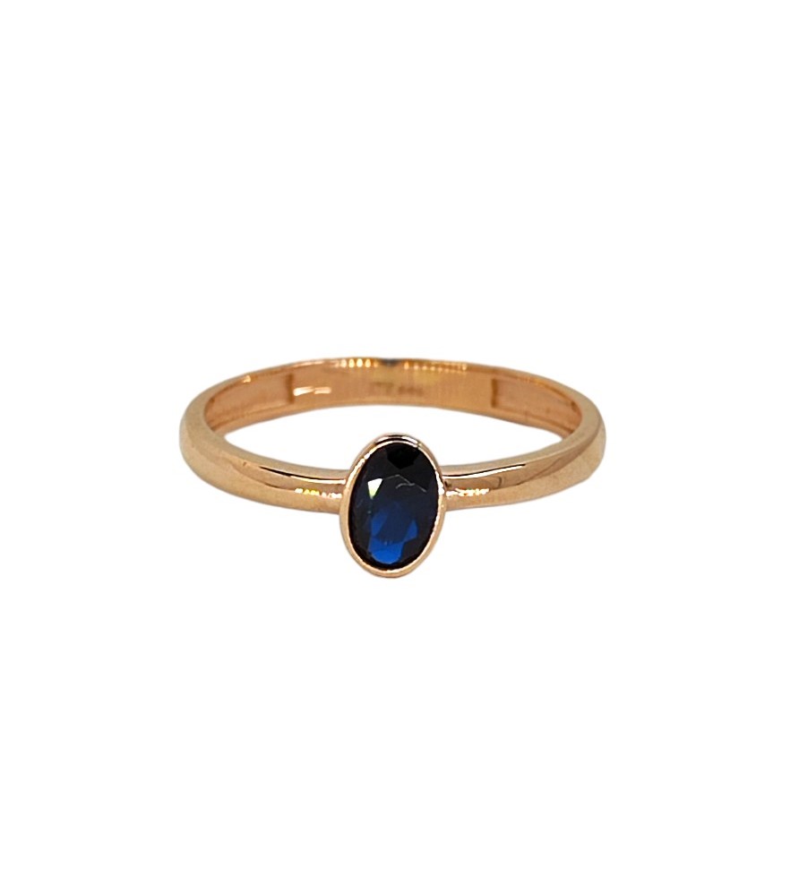 Golden ring with a phianite