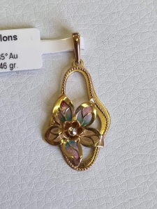 Gold pendant