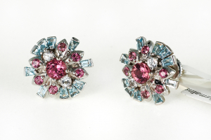 Gold earrings with semiprecious stones